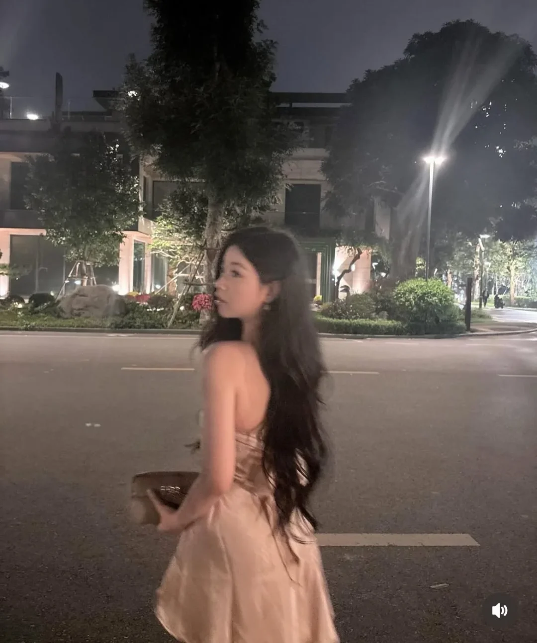 Ảnh 6 của Váy mini cúp ngực satin be sang trọng