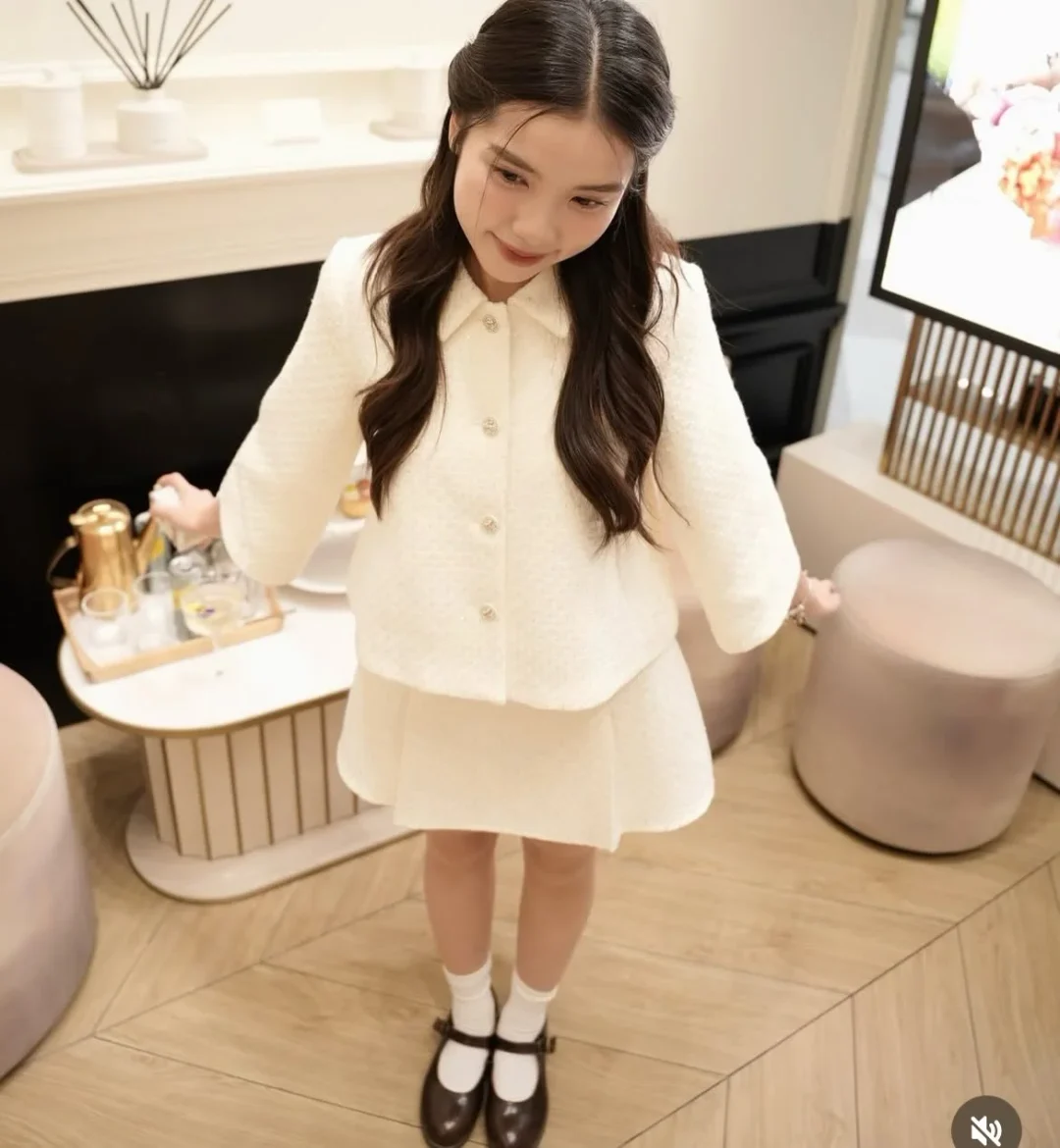 Photo 7 of Set vest trắng tweed nữ thanh lịch