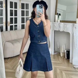 Photo 1 of Set áo gile denim và chân váy xếp ly nữ