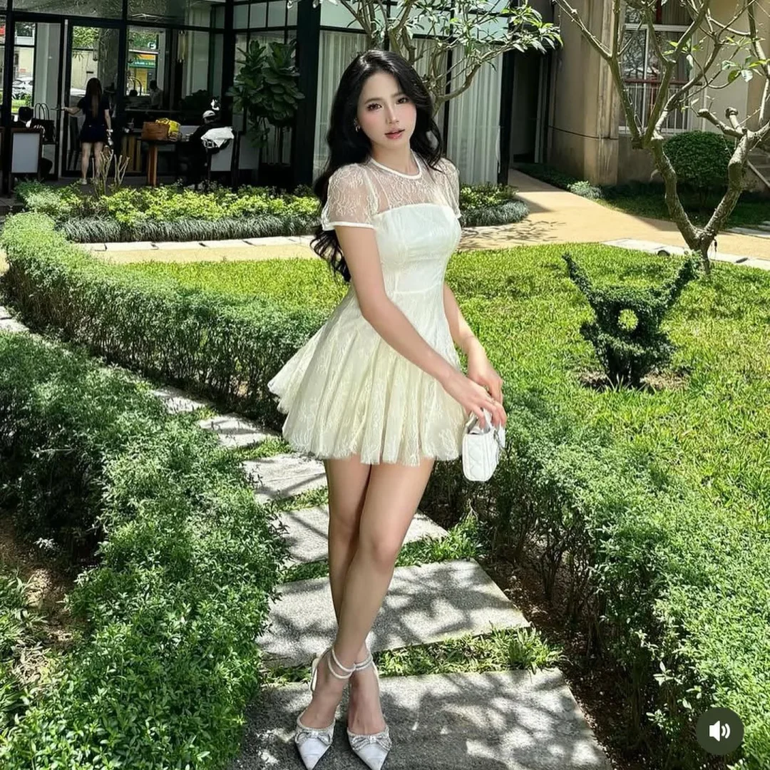 Photo 2 of Đầm ren trắng mini nữ size S