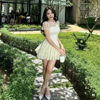 Photo 2 of Đầm ren trắng mini nữ size S