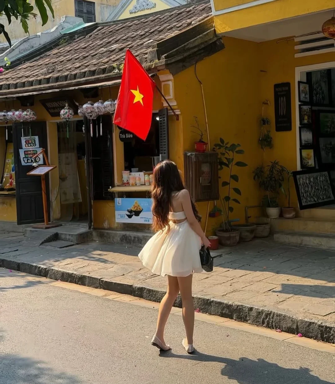 Photo 2 of Váy quây ngực voan be nhạt nữ tính