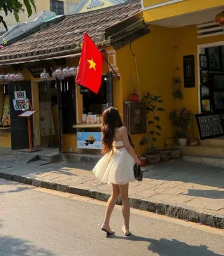 Photo 2 of Váy quây ngực voan be nhạt nữ tính