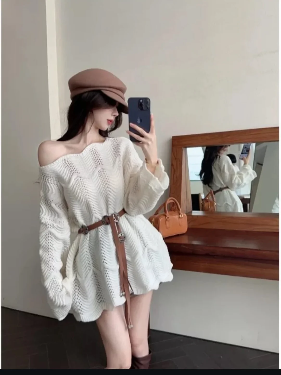 Photo 4 of Đầm len trắng dệt kim oversize nữ
