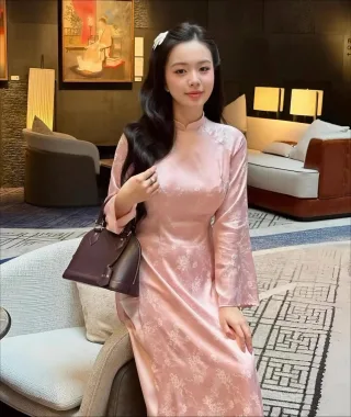 Photo 1 of Áo dài satin hồng nhạt nữ truyền thống