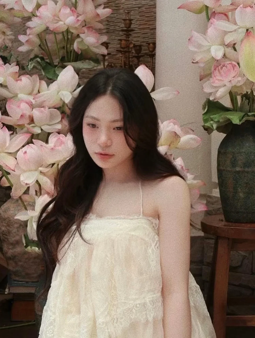 Ảnh 4 của Đầm maxi ren kem hai dây vai trần