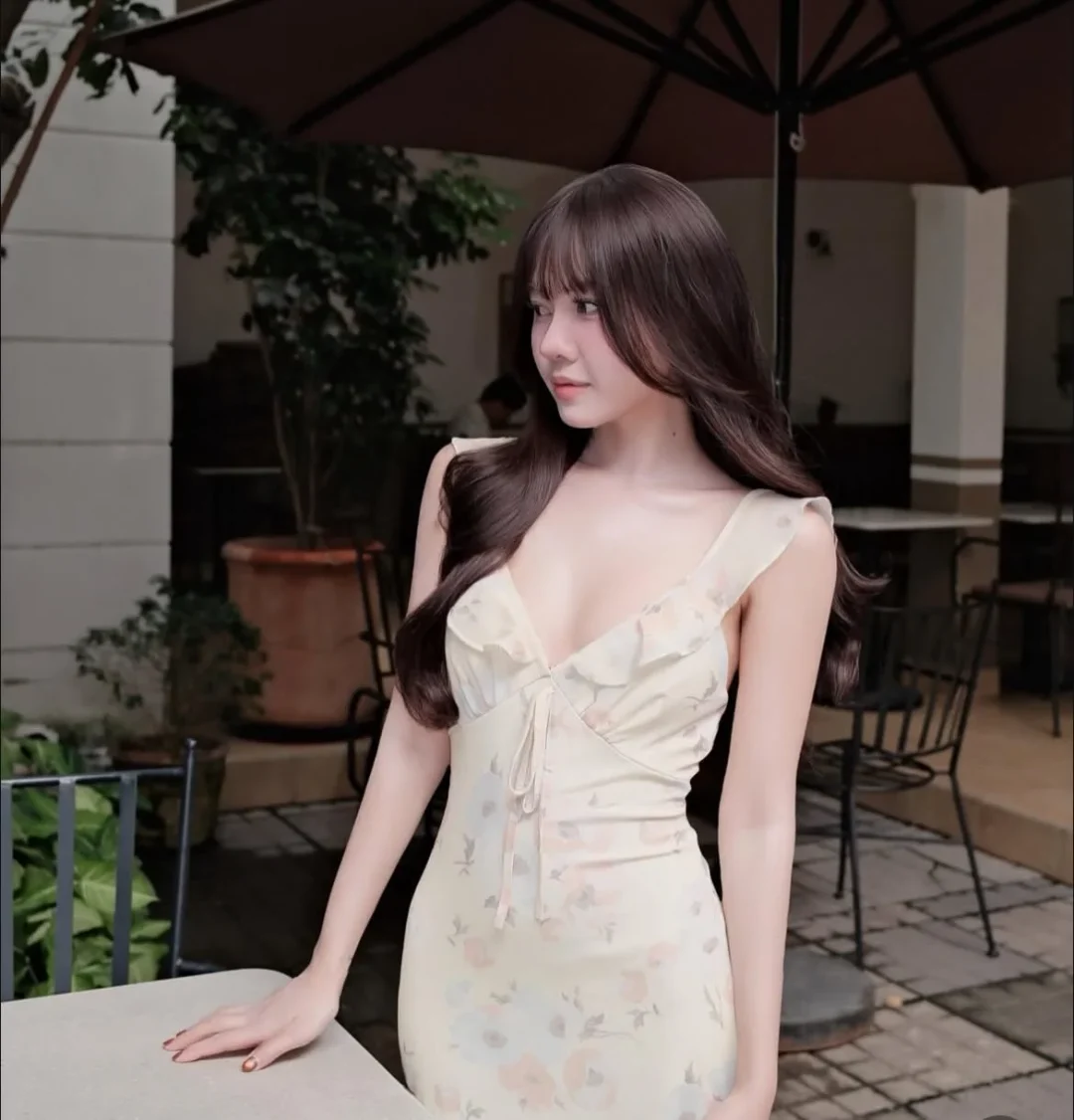 Ảnh 4 của Váy maxi hoa vàng nhạt nữ tính