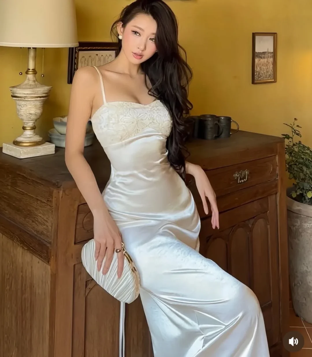 Ảnh 1 của Đầm satin trắng dài hai dây nữ