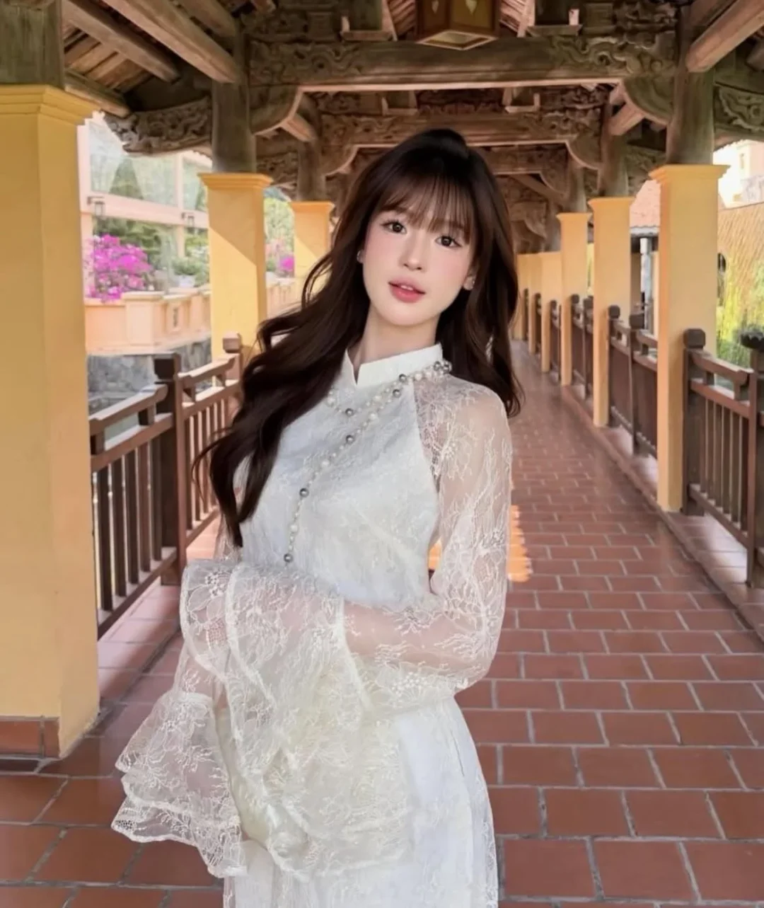 Photo 5 of Áo ren trắng cổ cao đính ngọc nữ