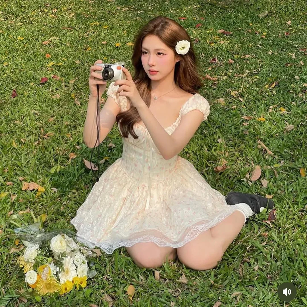 Photo 4 of Đầm trễ vai hoa nhí voan kem size M