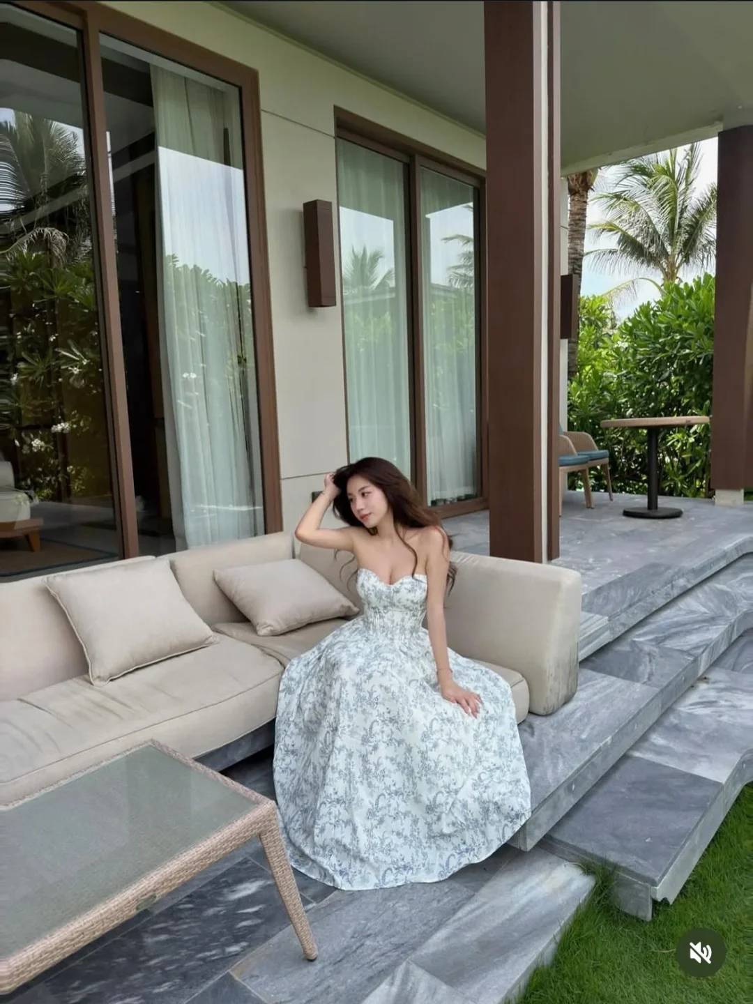 Ảnh 5 của Váy strapless hoa văn trắng xanh nữ
