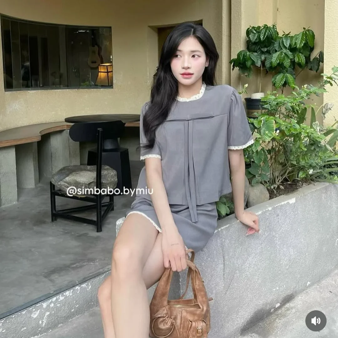 Photo 3 of Set áo chân váy xám viền ren nữ S/M