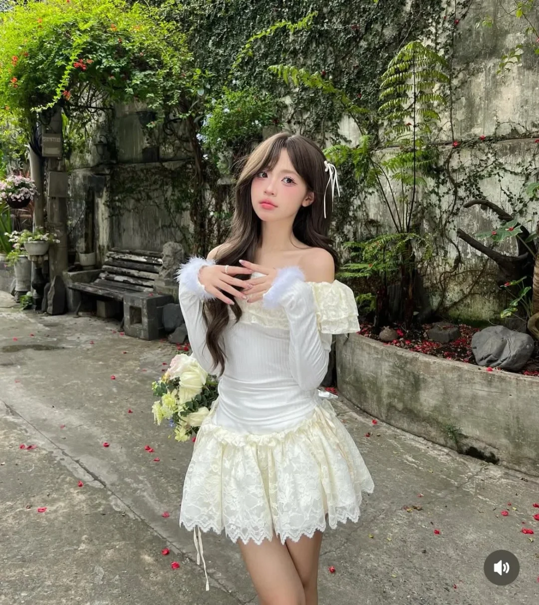 Ảnh 5 của Set áo váy ren trắng trễ vai nữ