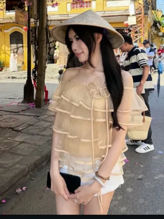 Photo 1 of Áo voan trễ vai bèo nhún màu be nữ