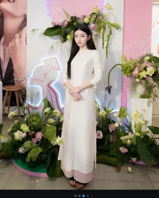 Photo 4 of Đầm ren trắng tay lửng nữ dự tiệc