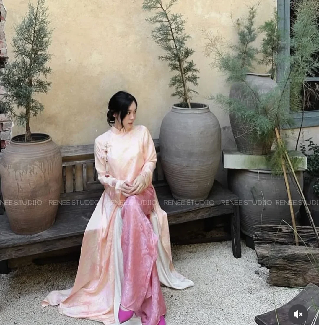 Photo 1 of Áo dài lụa ombre hồng thêu hoa nữ