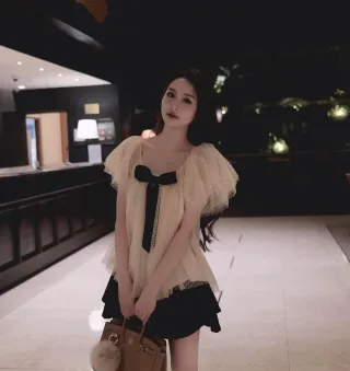 Ảnh 1 của Set áo voan kem nơ đen chân váy ngắn nữ