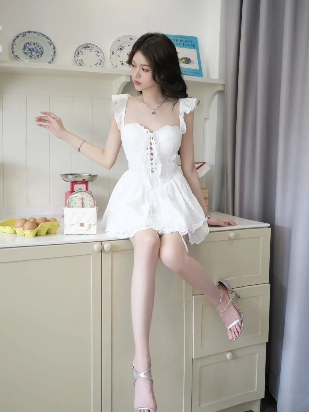 Photo 5 of Váy trắng corset ren ngắn nữ tính