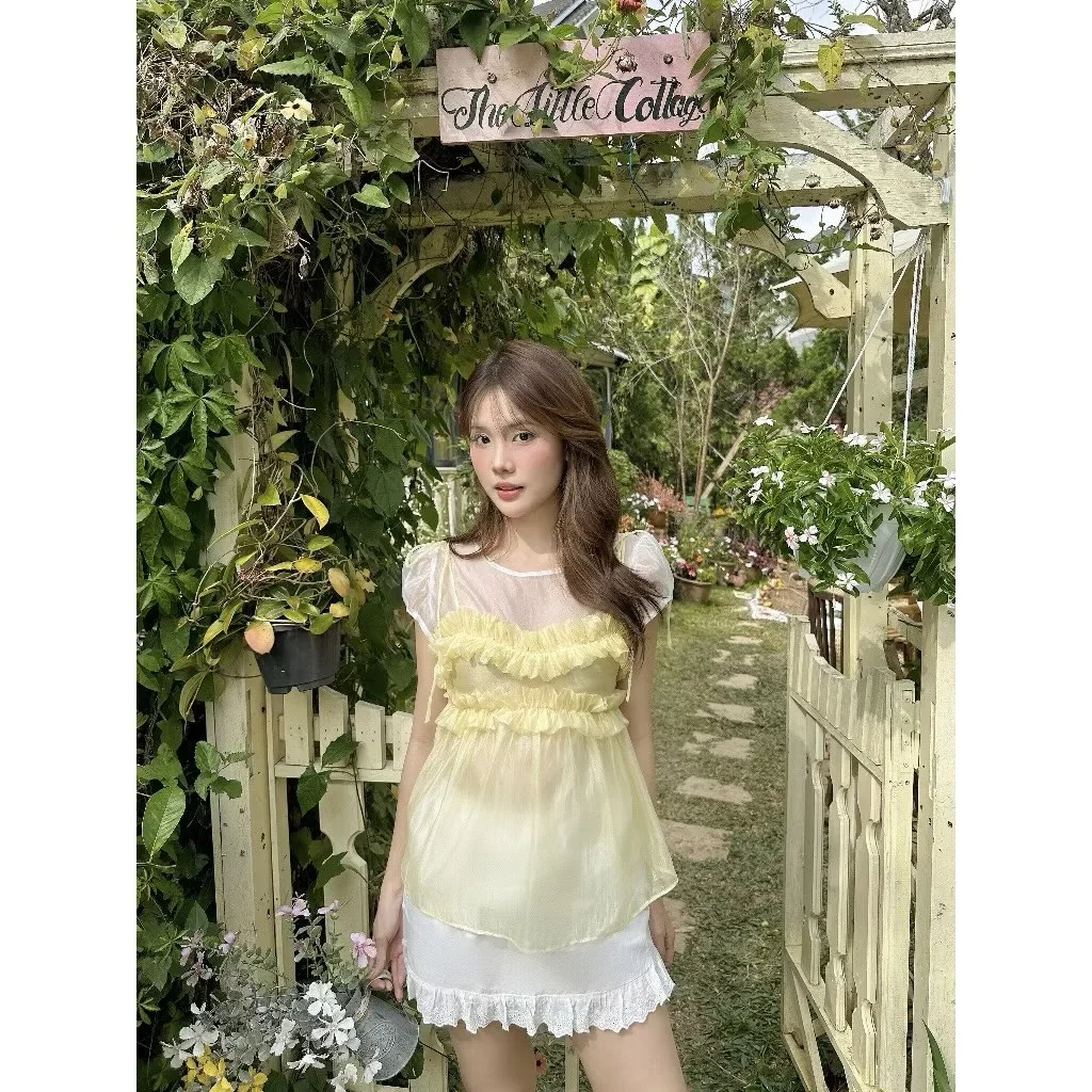 Photo 5 of Set áo voan vàng và chân váy trắng nữ