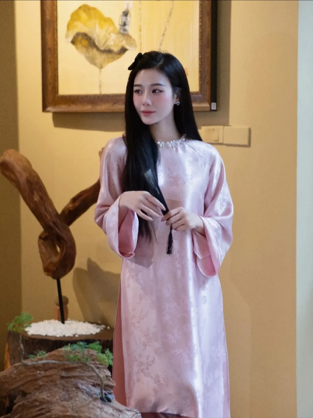 Ảnh 6 của Áo blouse satin hồng nhạt cách tân nữ