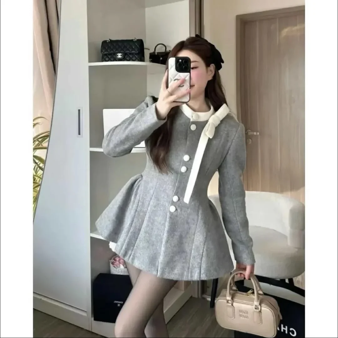 Photo 2 of Set áo khoác chân váy xám nơ trắng nữ