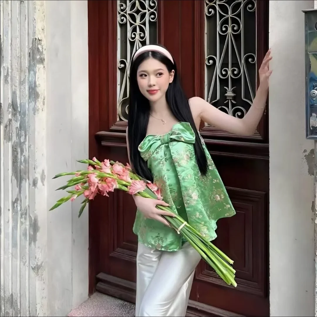 Ảnh 1 của Áo lụa hoa xanh nơ buộc vai trần nữ