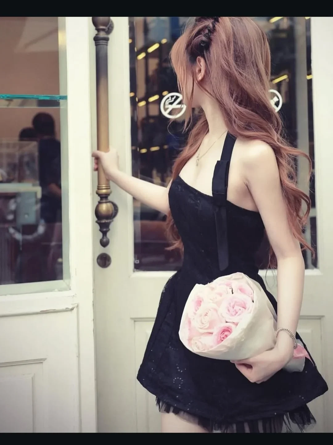 Photo 3 of Đầm ngắn đen hở vai nữ