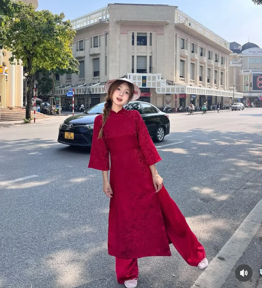 Photo 8 of Áo dài nhung đỏ nữ truyền thống