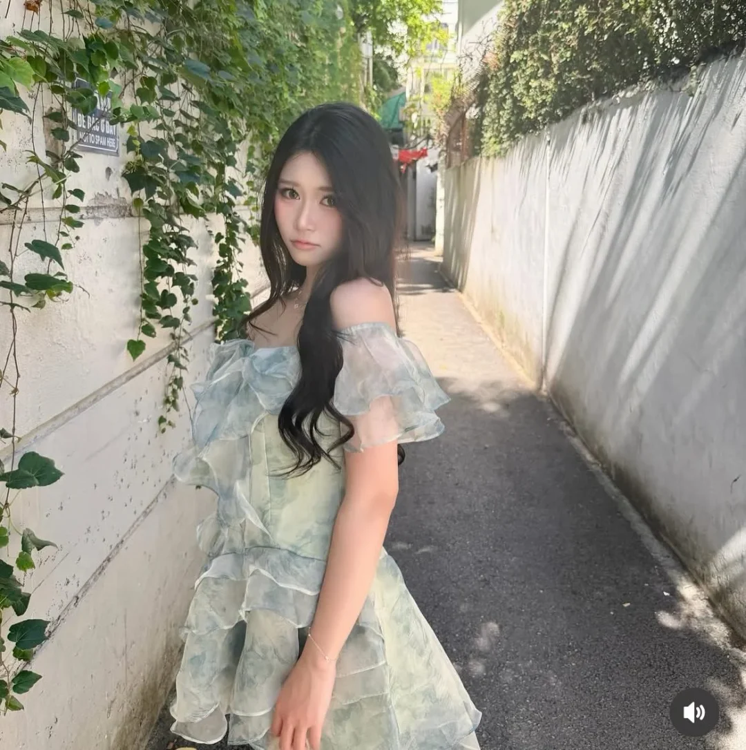Photo 4 of Váy voan bèo vai trễ xanh nhạt nữ