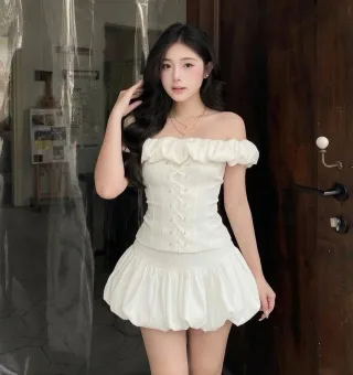 Ảnh 1 của Set áo corset trắng vai trễ kèm chân váy ngắn