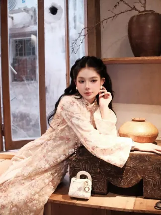 Photo 1 of Áo dài hoa kem truyền thống nữ