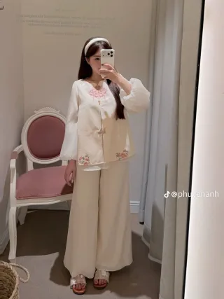 Ảnh 1 của Set áo quần thêu hoa nữ trắng kem
