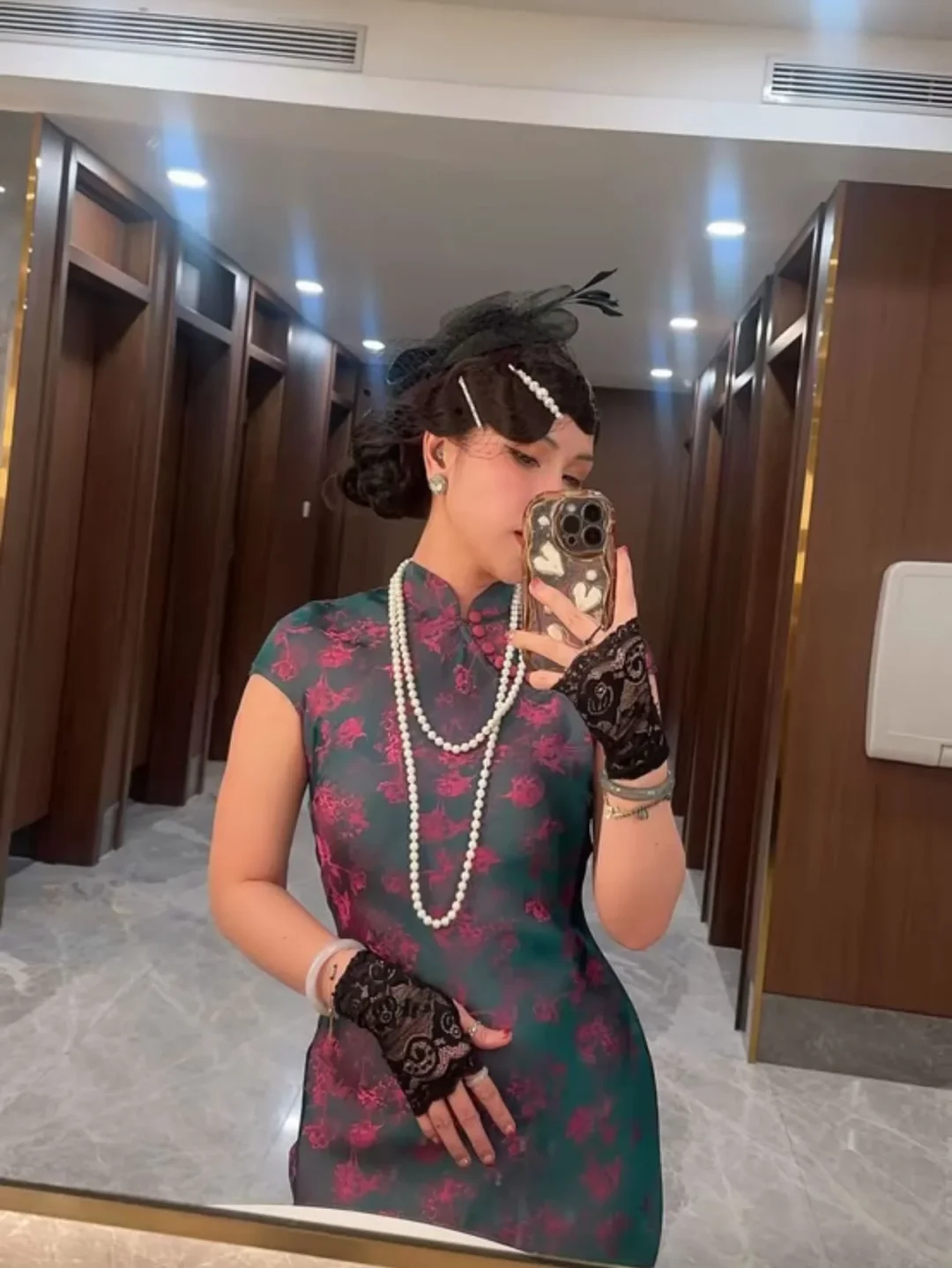 Photo 4 of Áo dài lụa xanh lá họa tiết hoa Felixx