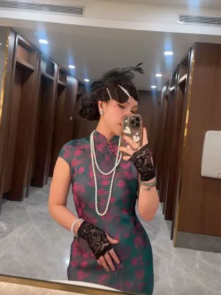 Photo 4 of Áo dài lụa xanh lá họa tiết hoa Felixx