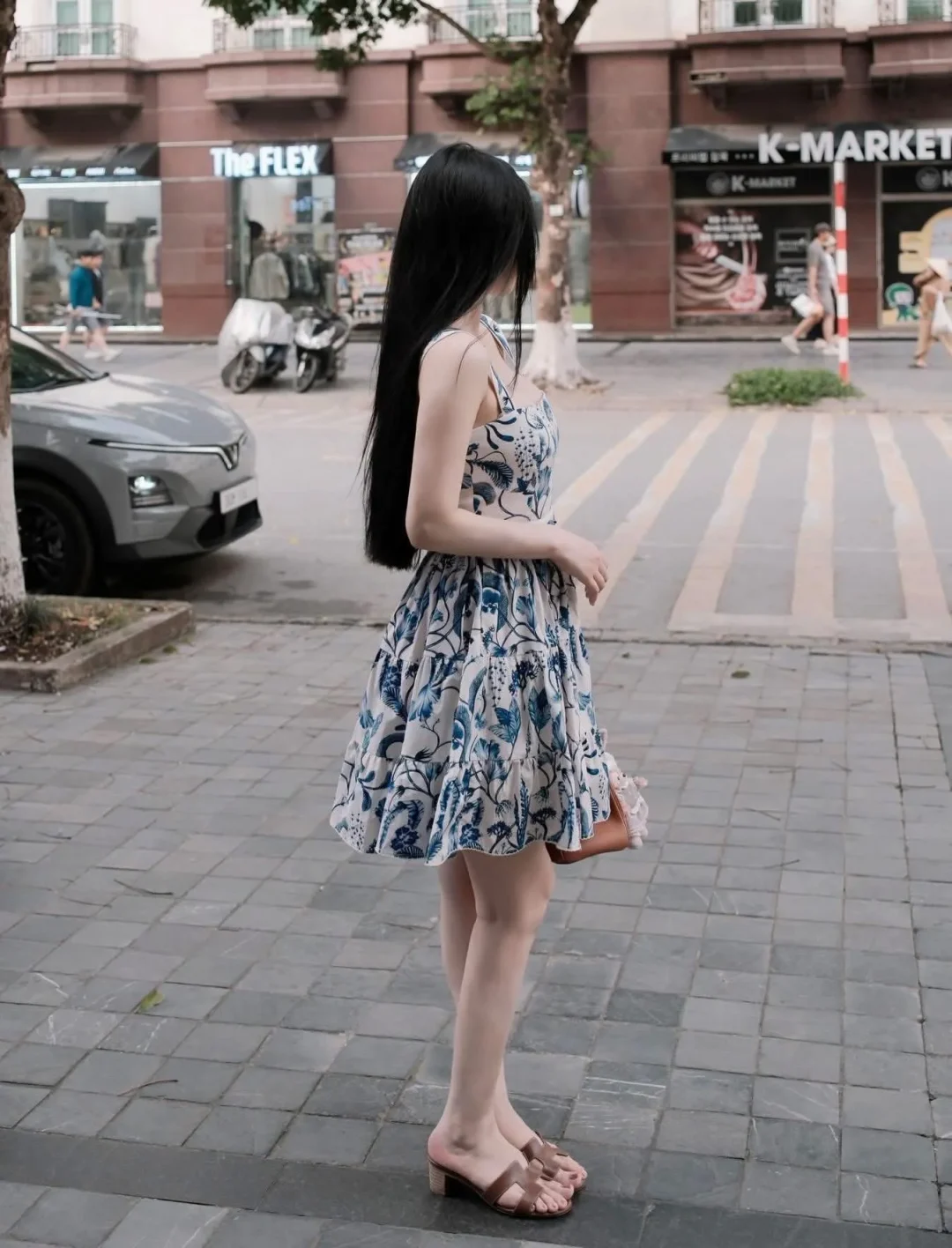 Ảnh 3 của Váy mini hai dây họa tiết hoa nữ