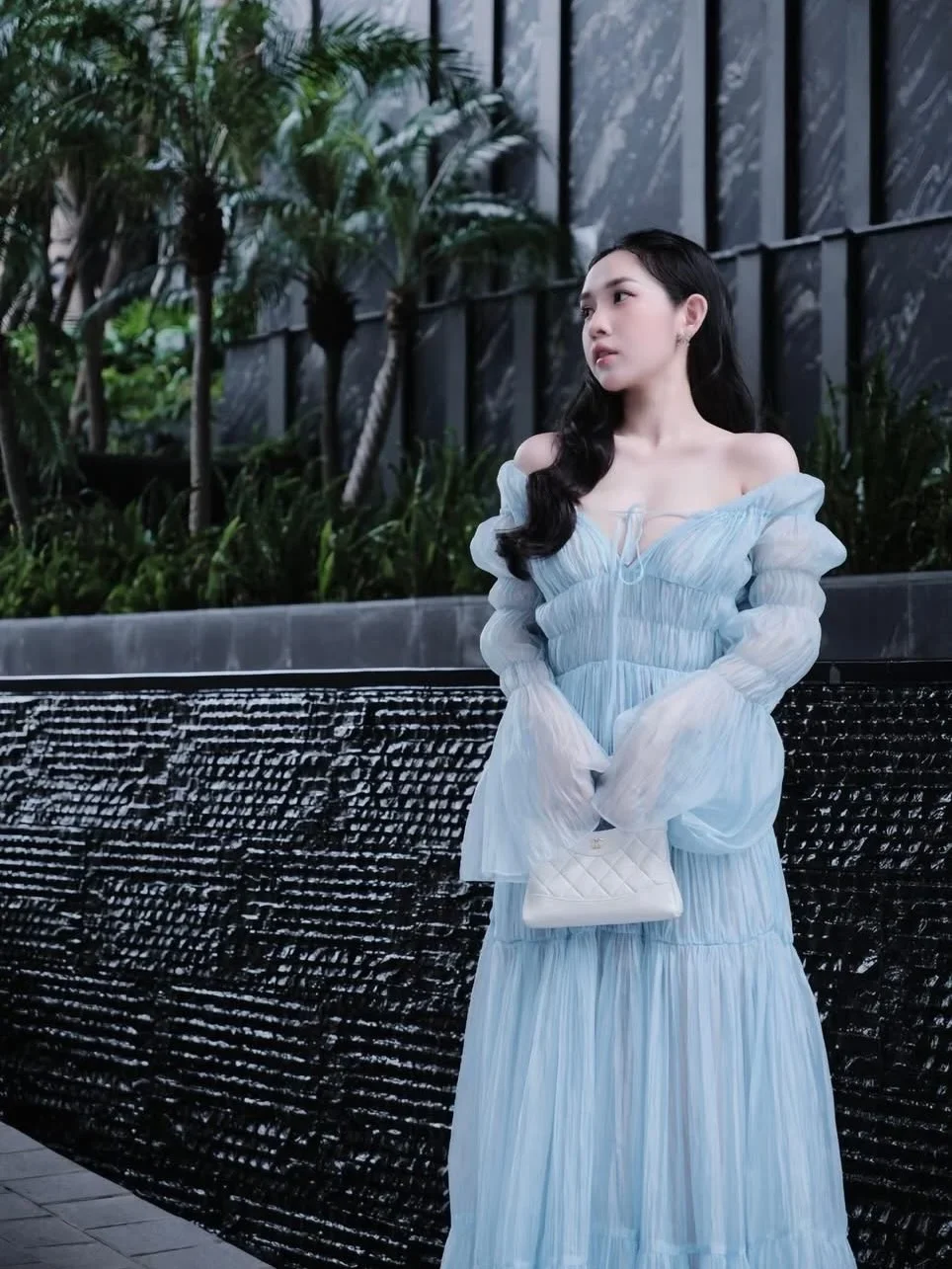 Ảnh 1 của Váy maxi xanh nhạt trễ vai voan nữ