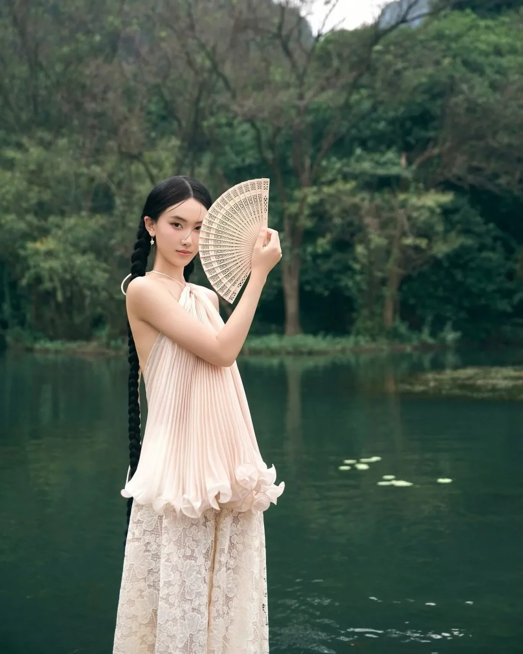 Ảnh 1 của Set áo yếm ren be nhạt nữ thanh lịch