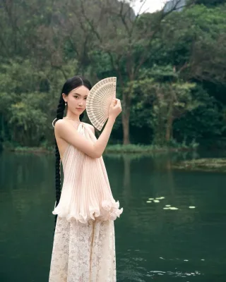 Ảnh 1 của Set áo yếm ren be nhạt nữ thanh lịch
