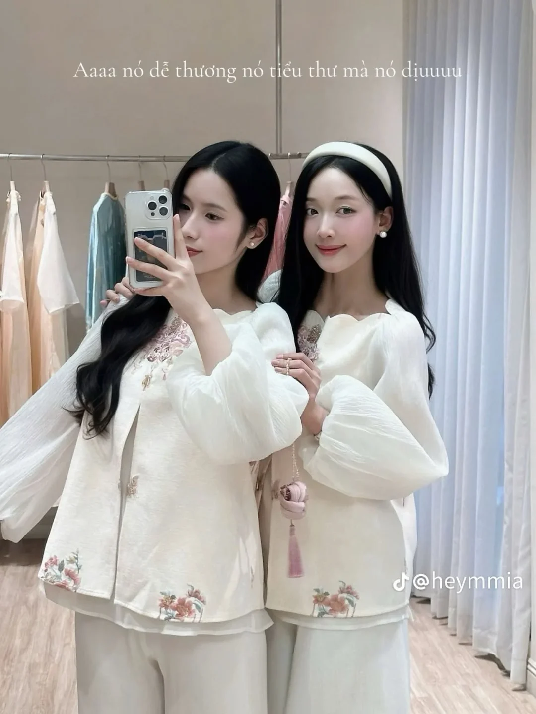 Ảnh 2 của Set áo quần thêu hoa nữ trắng kem