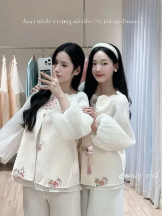 Ảnh 2 của Set áo quần thêu hoa nữ trắng kem