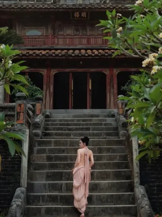 Photo 3 of Váy maxi hở lưng hồng pastel Laviger