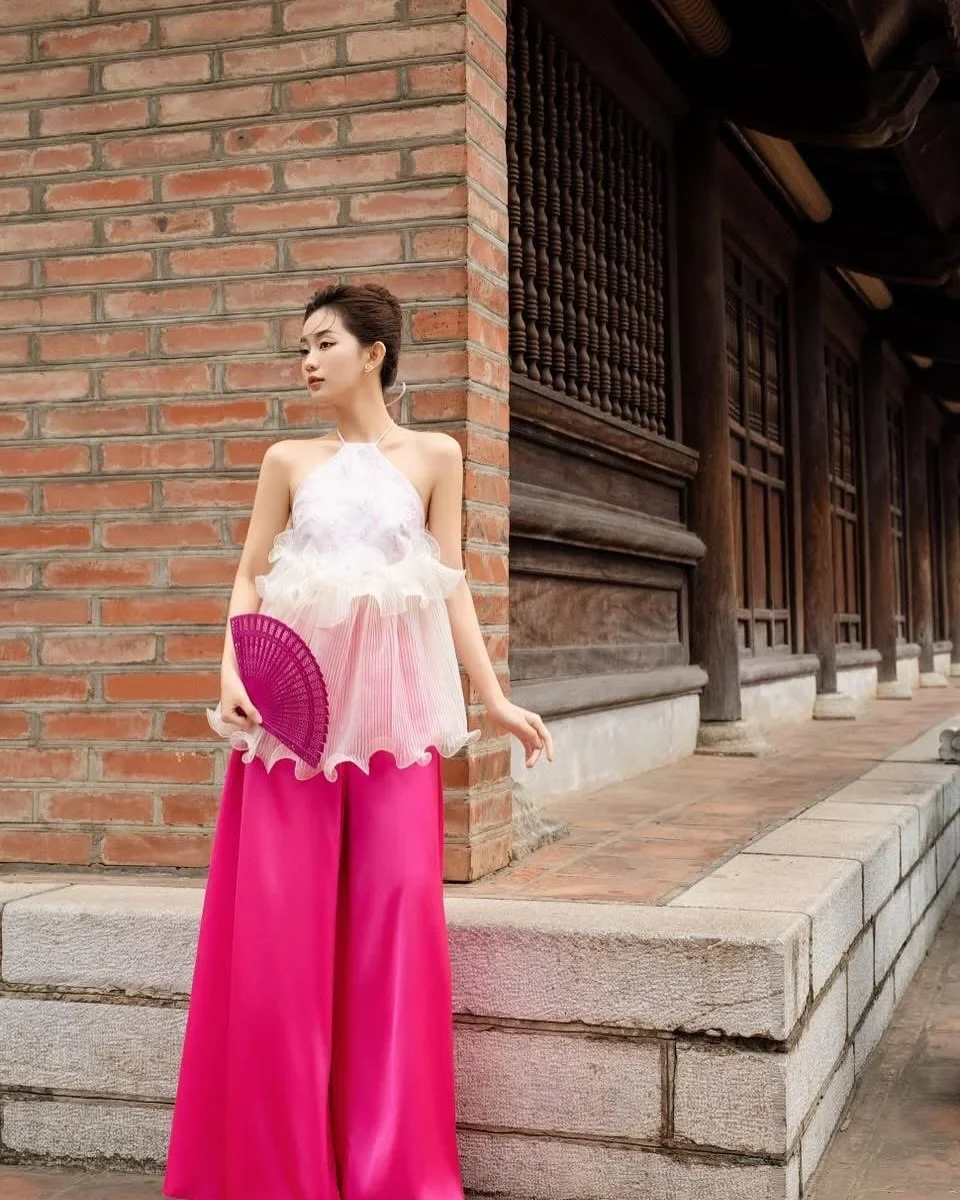 Ảnh 2 của Váy tiệc halter ombre hồng sang trọng