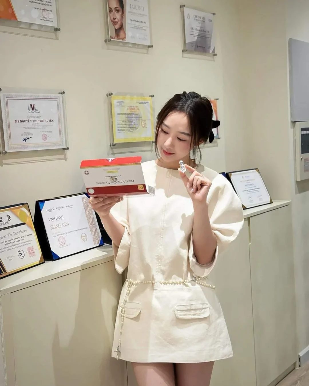 Photo 1 of Đầm suông tay phồng linen kem H2B