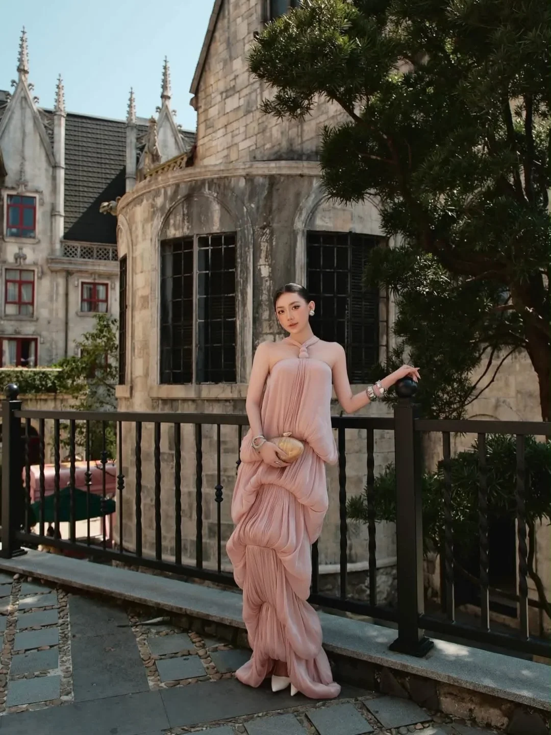 Photo 6 of Váy maxi hở lưng hồng pastel Laviger