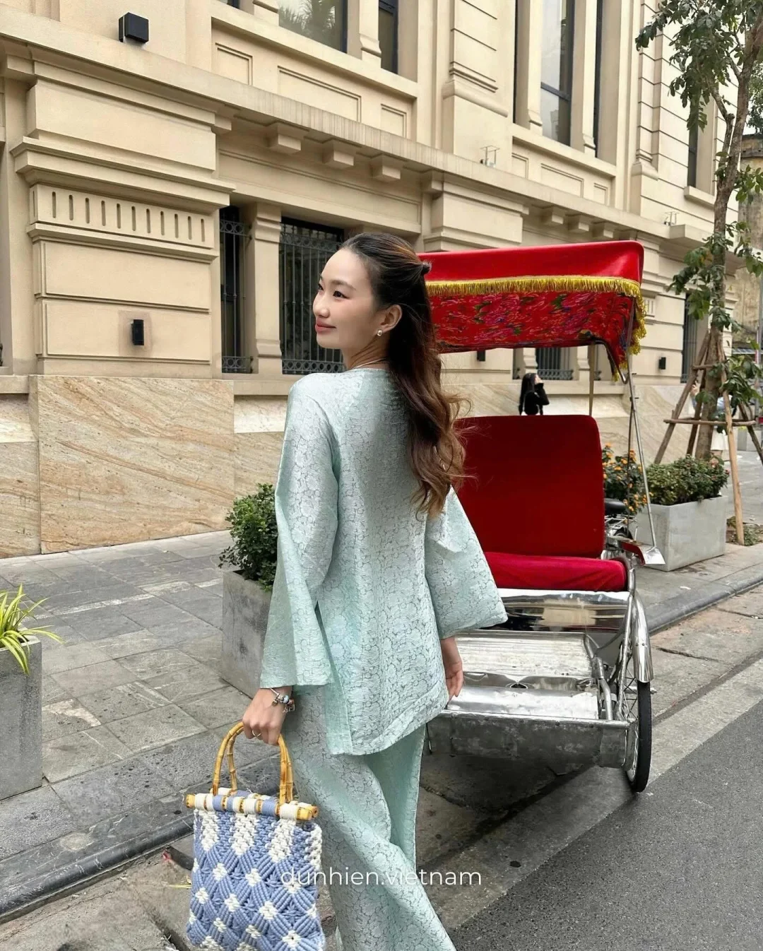 Ảnh 5 của Bộ đồ nữ áo bà ba lụa mint Du Nhiên