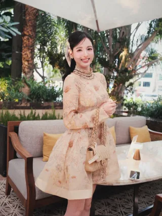 Photo 2 of Đầm ren cao cổ beige dự tiệc nữ