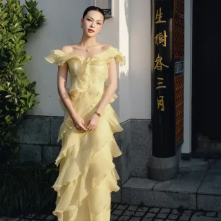 Photo 3 of Váy dự tiệc trễ vai ruffle vàng nhạt NAN