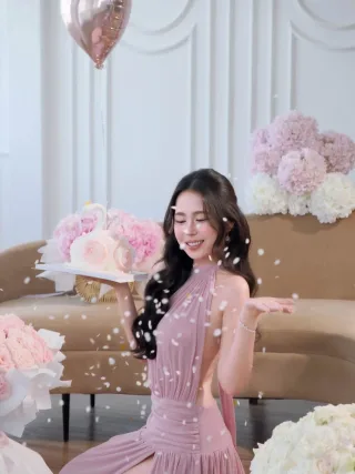 Ảnh 2 của Đầm maxi hồng pastel hở lưng lụa Iamcoco