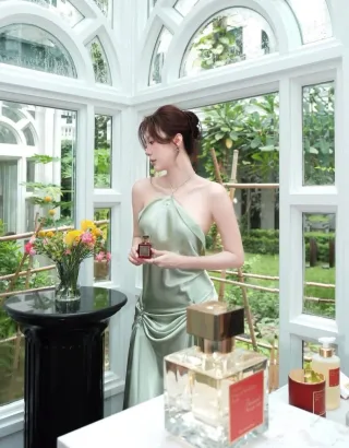 Photo 3 of Đầm dạ hội lụa xanh mint LaVierge