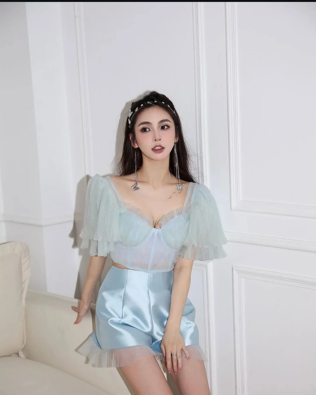 Photo 4 of Set crop top chân váy ngắn Léger xanh nhạt